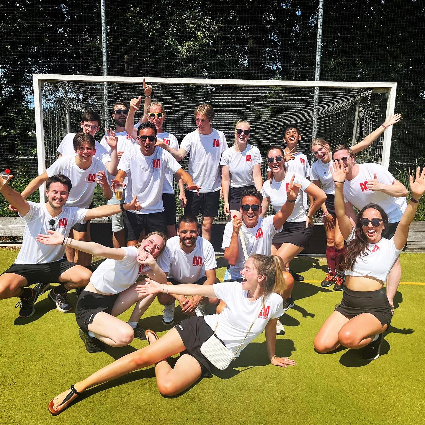 Kleding bedrukken met logo voor bedrijven, teams en organisaties